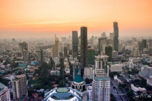 Bangkok depuis le Moon Bar au coucher du soleil