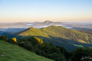 Vue sur les montagnes basques depuis le sommet du Mondarrain