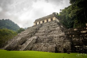 le temple des inscriptions dans le site archeologique de palenque