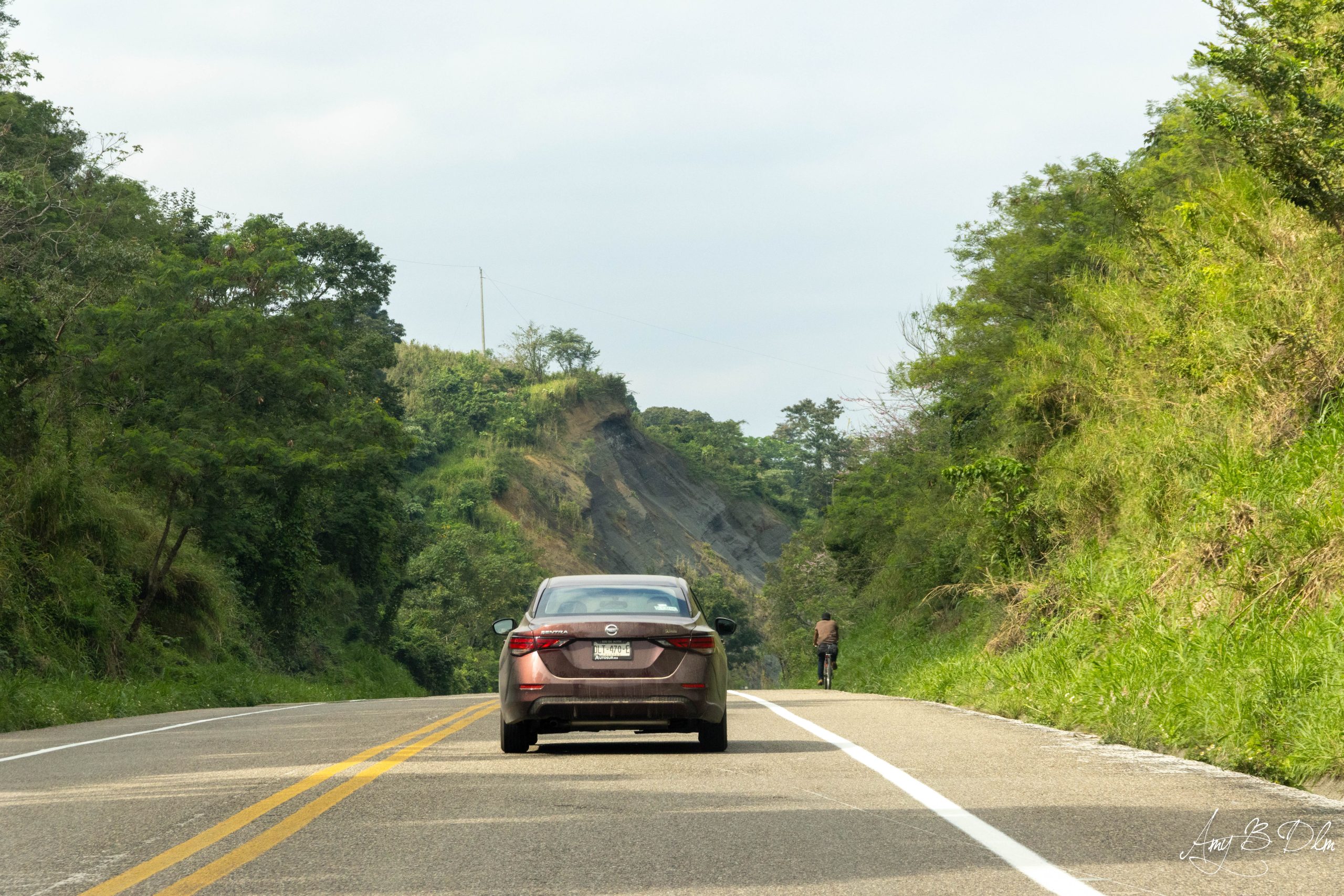 Une voiture qui circule sur une route dans le'Etat du Chiapas