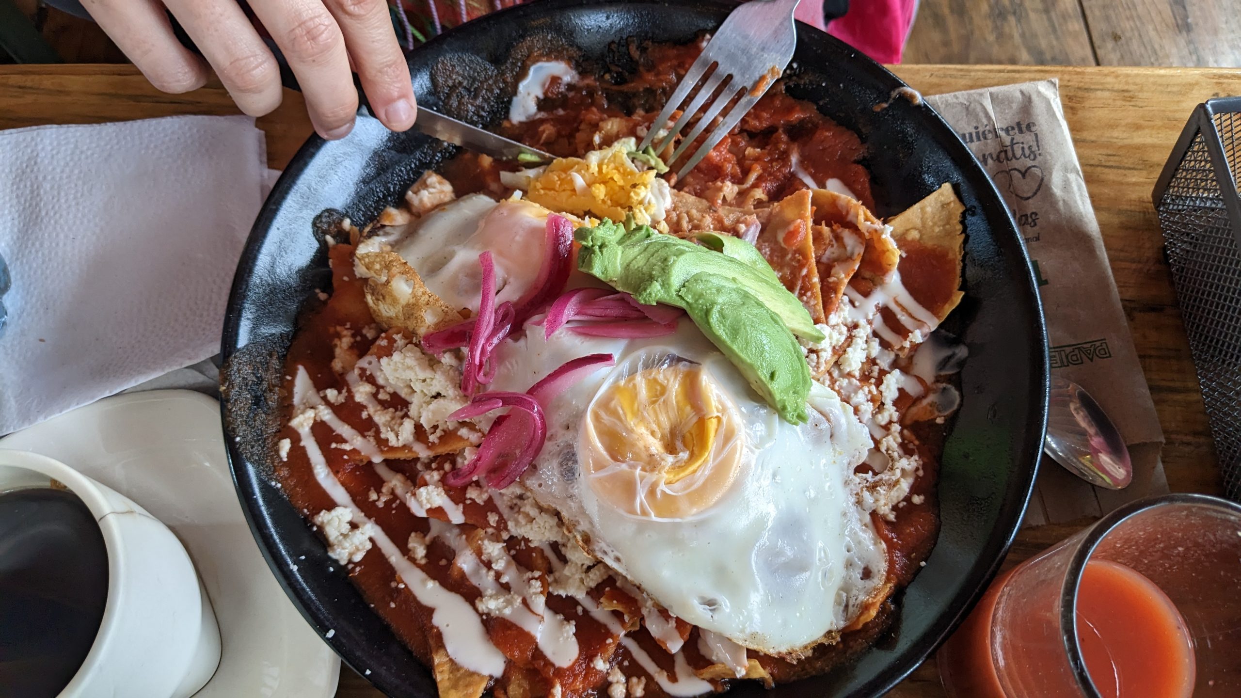 Un plat nomme Chilaquiles dans un restaurant mexicain