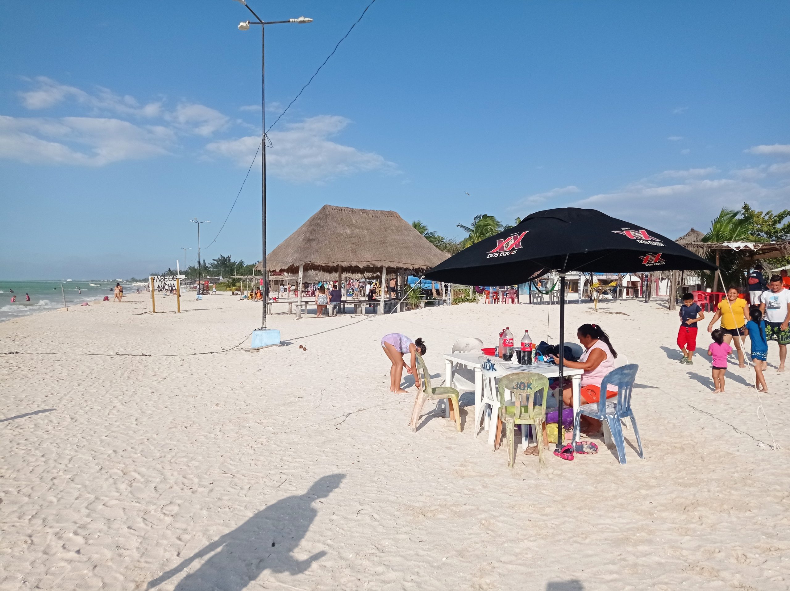 La plage nord de Celestun a la fin de la journee