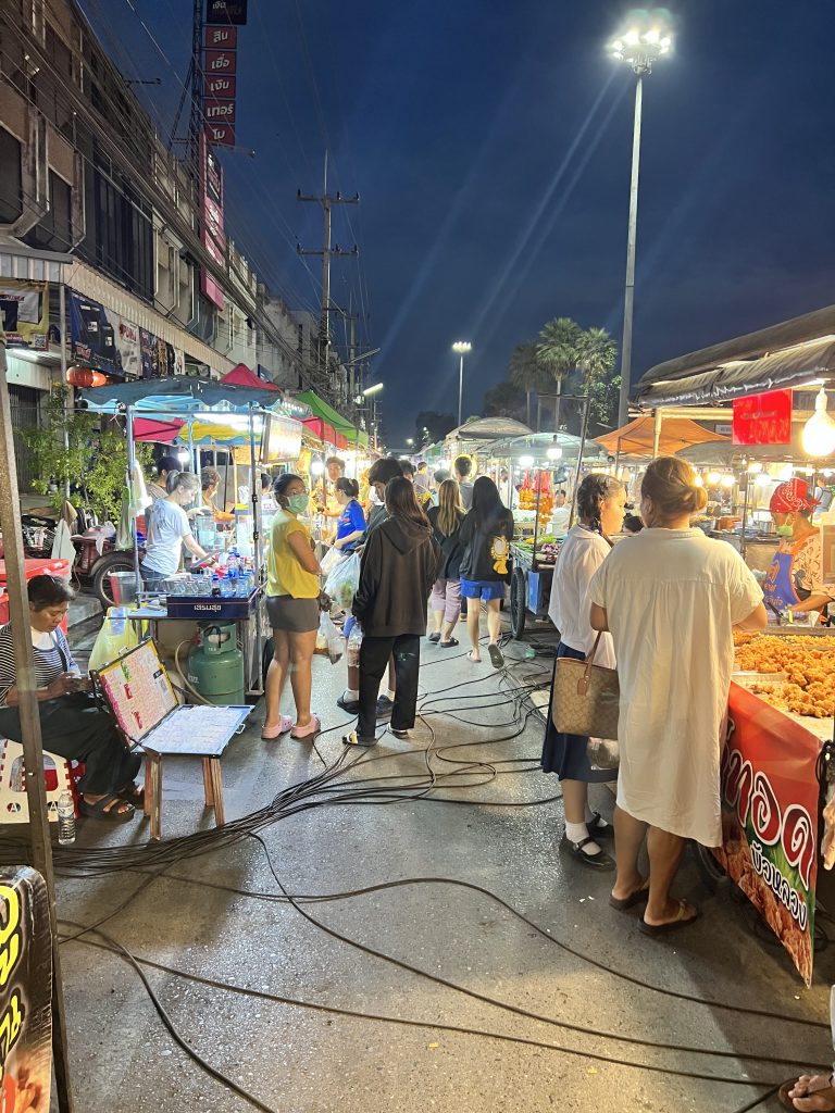 marche nocturne a pak chong