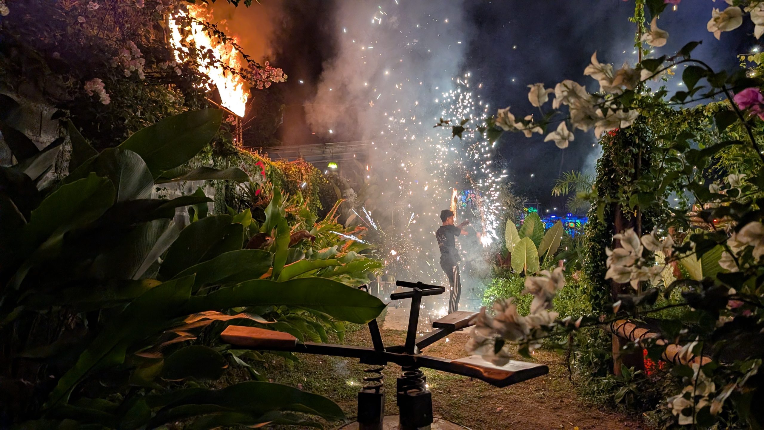 jungleur de feu oxa jungle party thailande