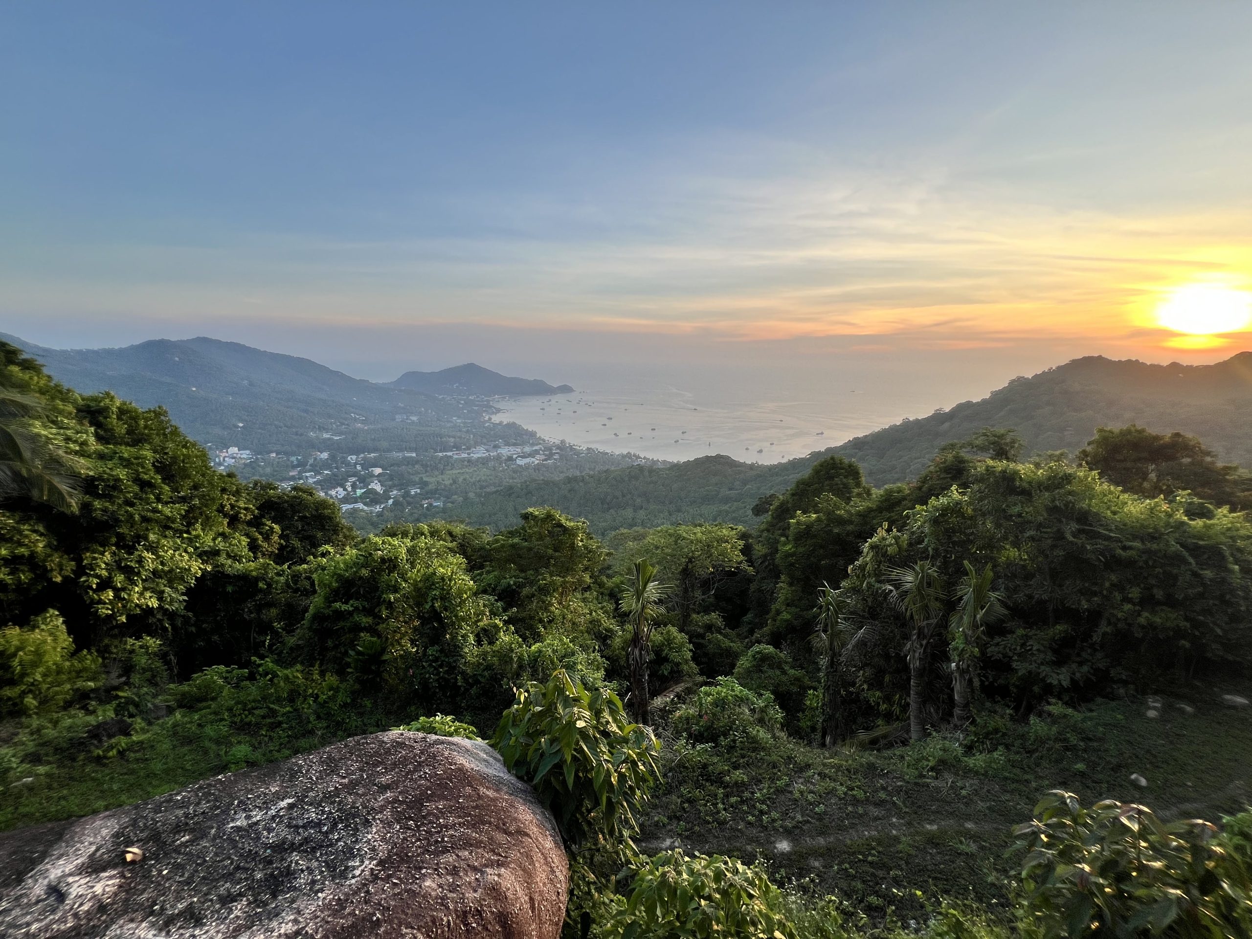 mango viewpoint au coucher du soleil a Koh Tao
