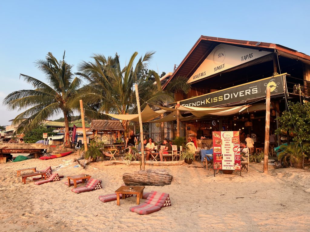 Centre de plongee sous marine sur la plage a Koh Tao