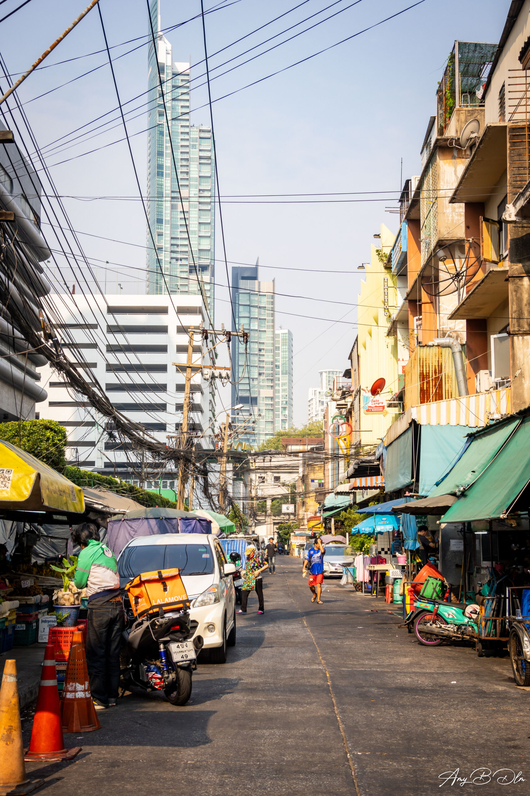 Rue dans Bangkok au matin