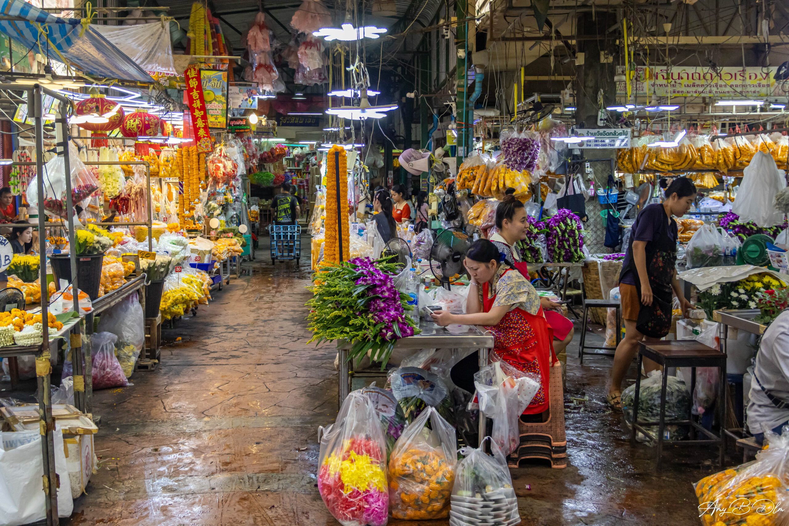 interieur du marche aux fleurs de bangkok
